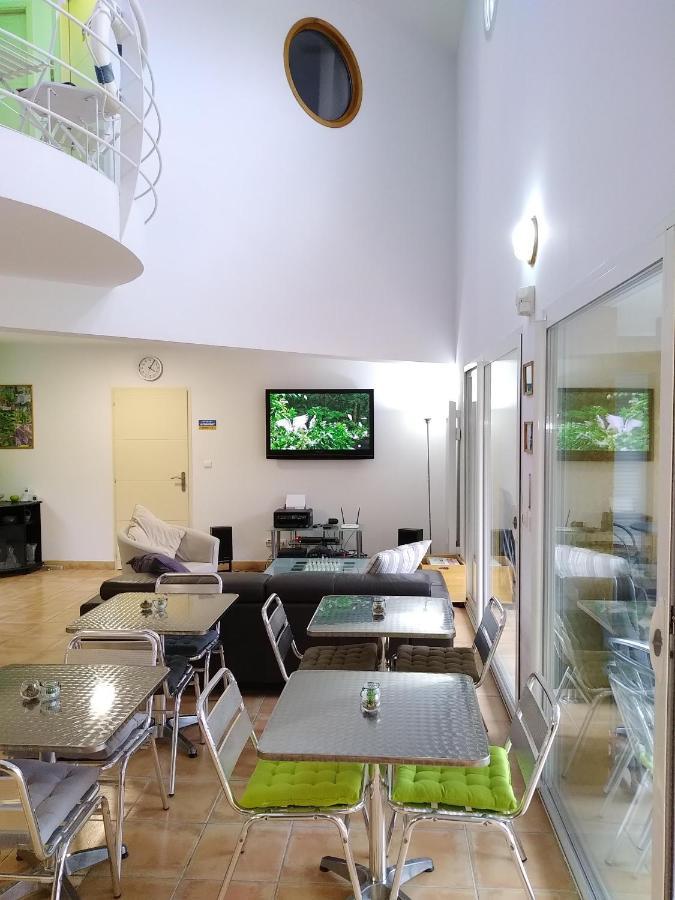Bed and Breakfast Le Paquebot Villetelle Екстер'єр фото