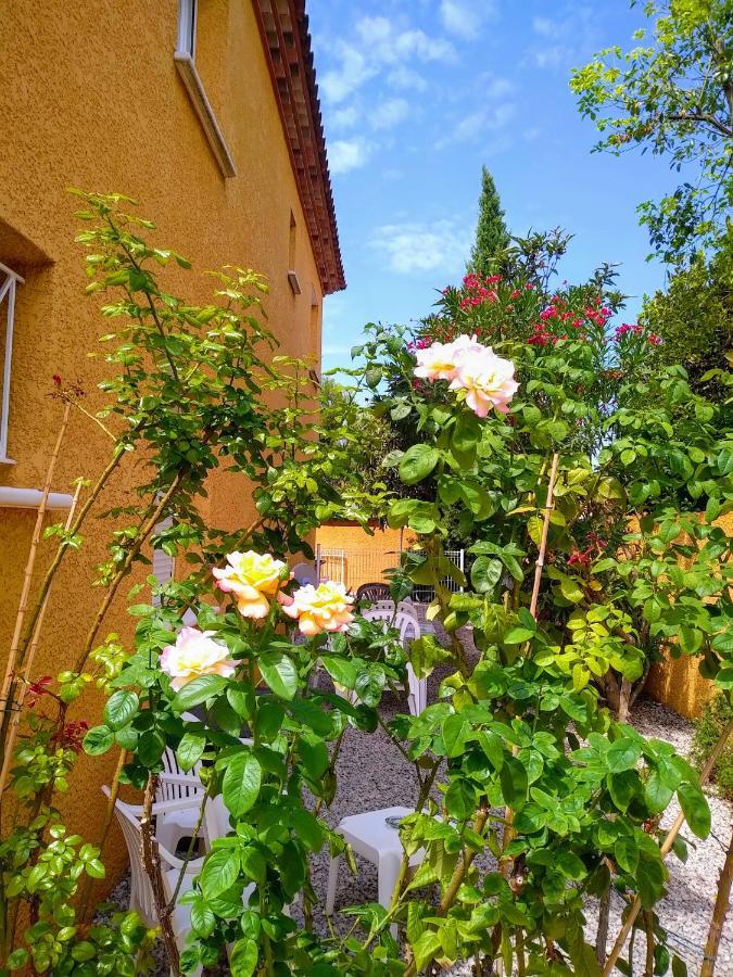 Bed and Breakfast Le Paquebot Villetelle Екстер'єр фото