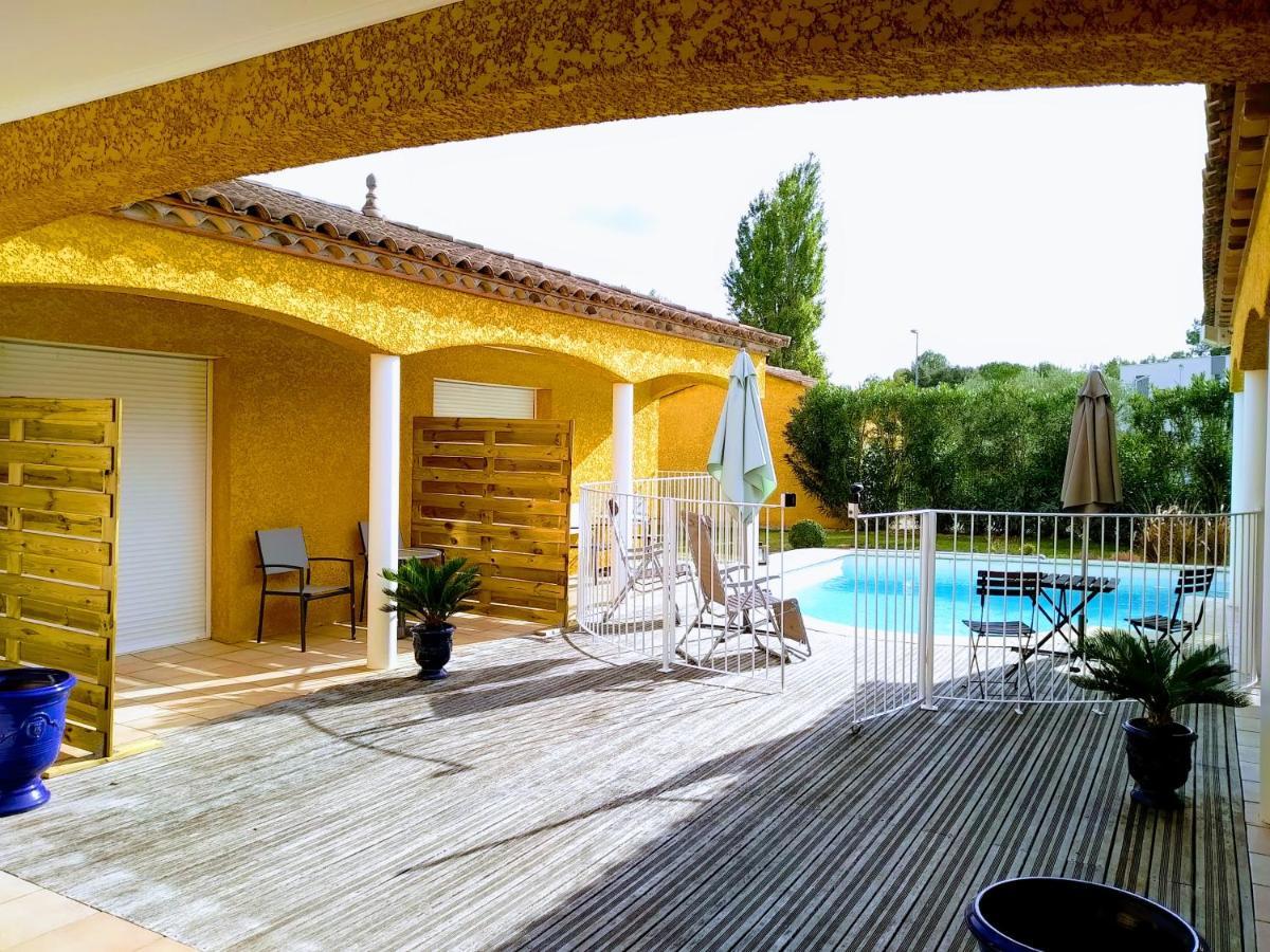 Bed and Breakfast Le Paquebot Villetelle Екстер'єр фото