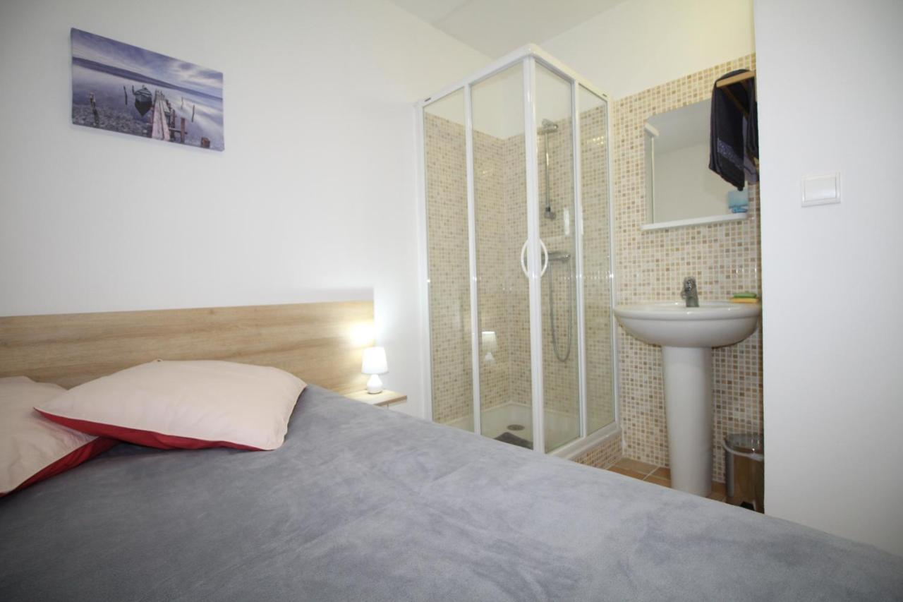 Bed and Breakfast Le Paquebot Villetelle Екстер'єр фото